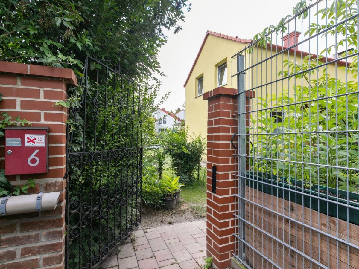 Lively Holiday Home In Wien With Private Garden Exterior photo