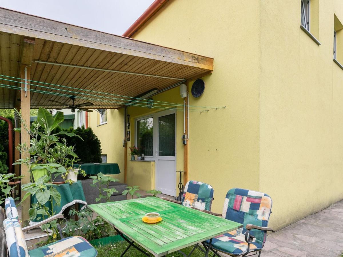 Lively Holiday Home In Wien With Private Garden Exterior photo